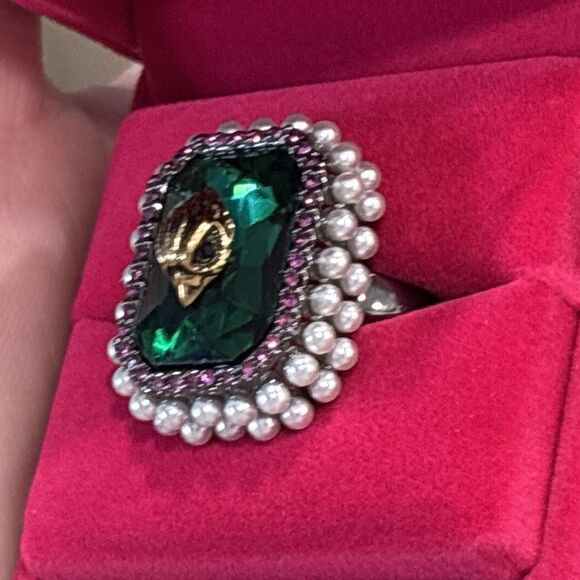 Kurt Geiger Eagle Head Cocktail Ring Green Crystal Statement Silver Tone Size 9 - Picture 9 of 14